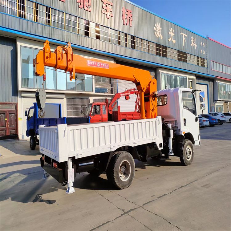 建昌县三轮随车吊定制 农用改装机自备吊中瑞长期出售